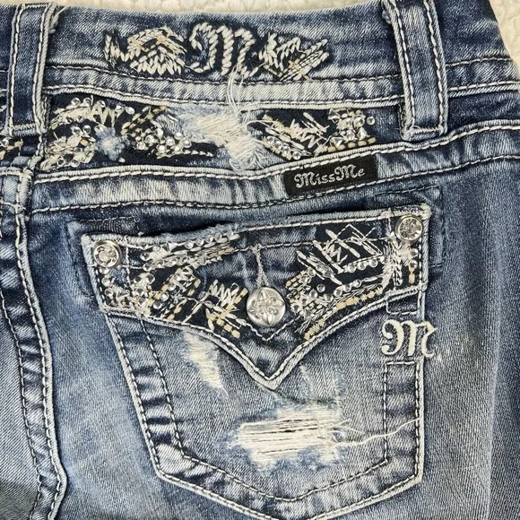 Miss Me Jeans Women's Size 27 (Actual 31x27) Blue Signature Crop Embellished - Picture 5 of 14